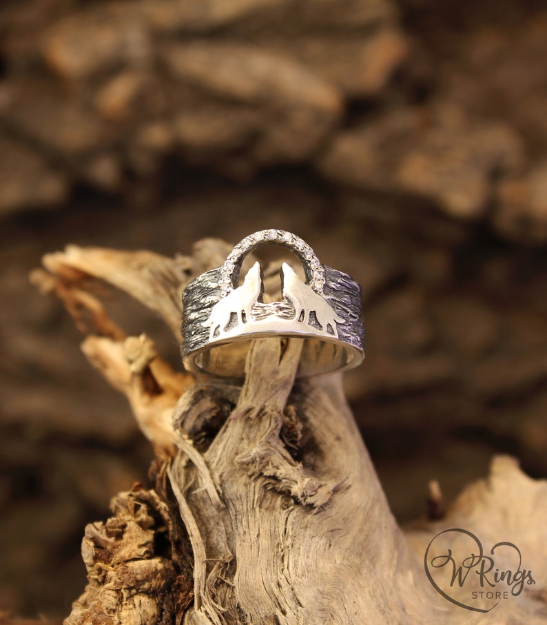 Two Wolves Sterling Silver animal Ring with Cubic Zirconia