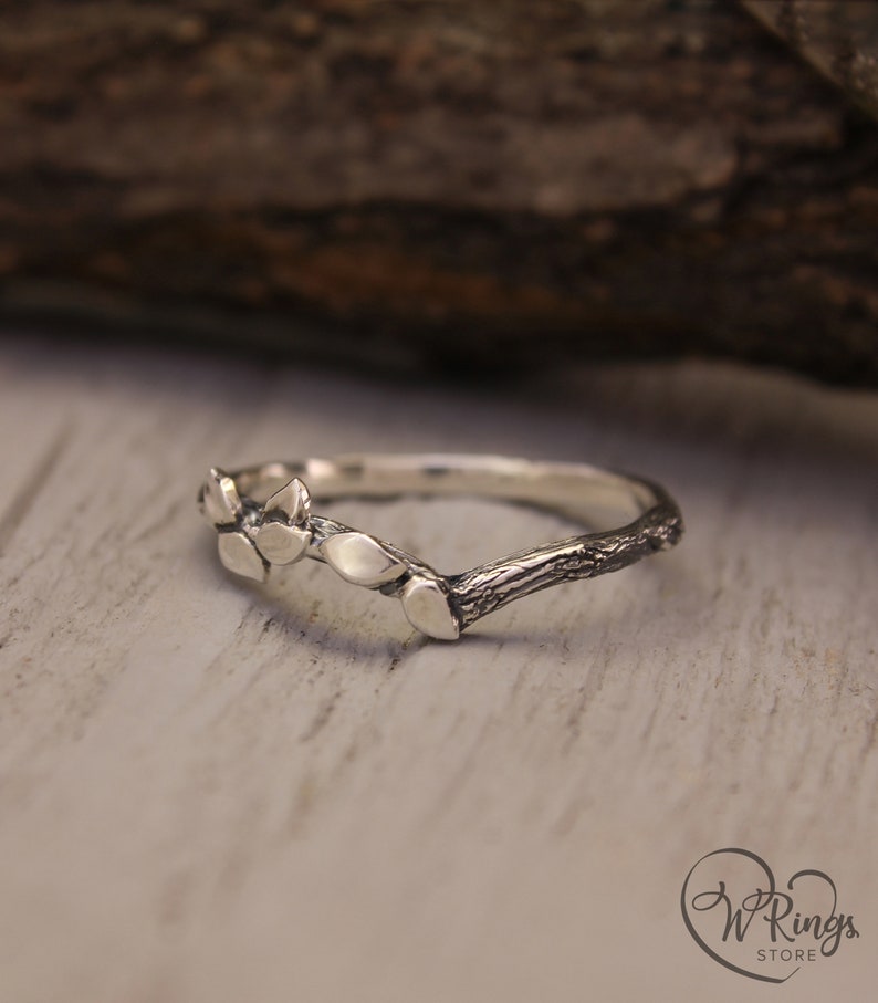 Small Leaves on the Branch - Delicate Silver Chevron Ring