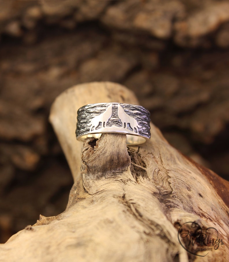 Two Wolves Ring — Silver Wild Nature Animal Wedding Band