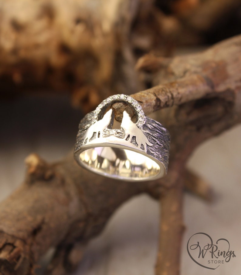 Two Wolves Sterling Silver animal Ring with Cubic Zirconia