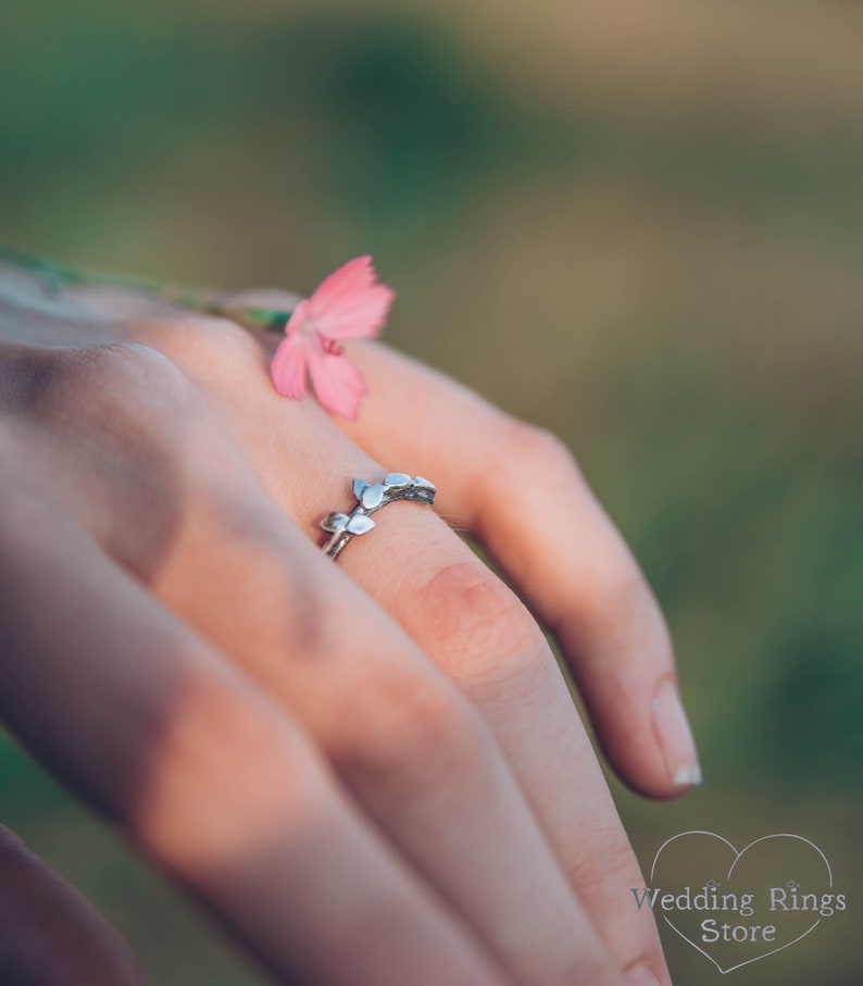 Small Leaves on the Branch - Delicate Silver Chevron Ring