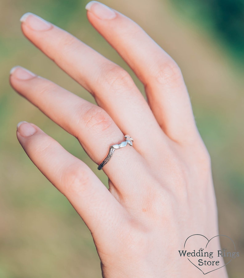 Small Leaves on the Branch - Delicate Silver Chevron Ring