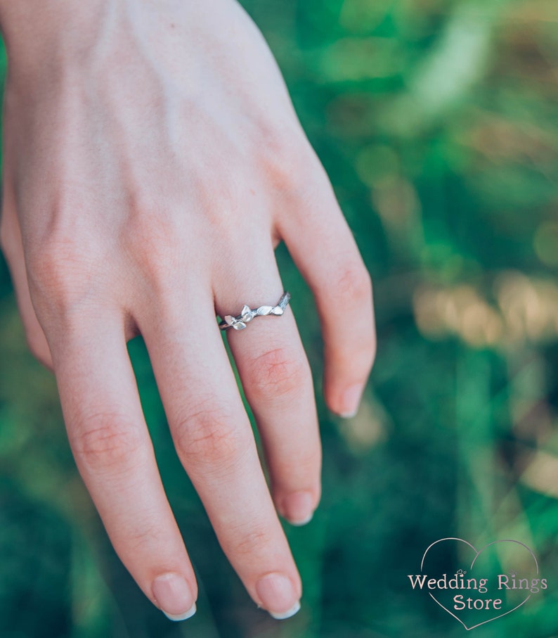 Small Leaves on the Branch - Delicate Silver Chevron Ring