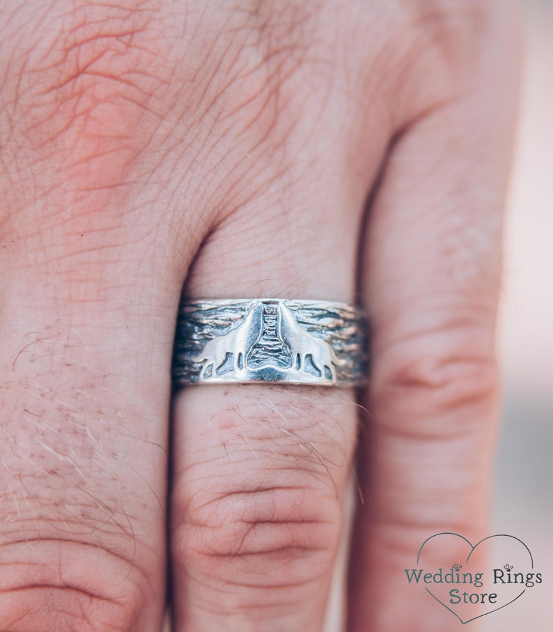 Two Wolves Ring — Silver Wild Nature Animal Wedding Band