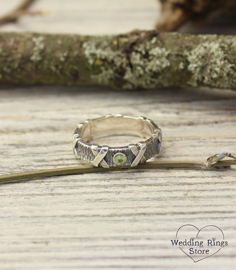 Nature Silver Band Ring with Cross & Natural Peridot