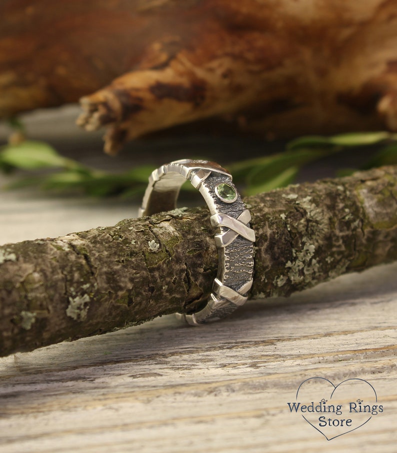 Nature Silver Band Ring with Cross & Natural Peridot