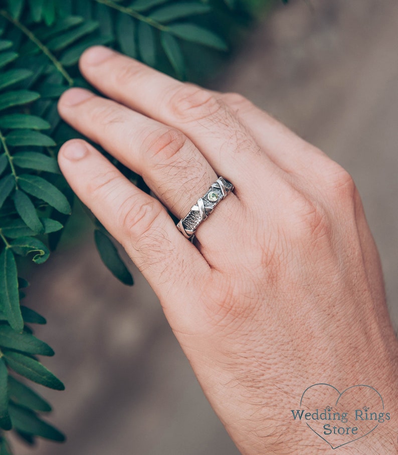 Nature Silver Band Ring with Cross & Natural Peridot