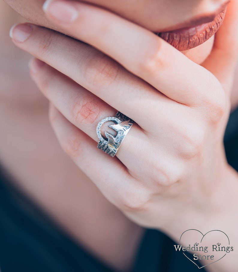 Two Wolves Sterling Silver animal Ring with Cubic Zirconia