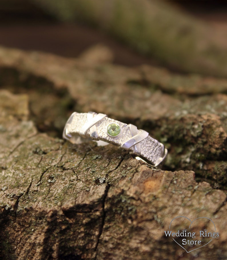 Nature Silver Band Ring with Cross & Natural Peridot