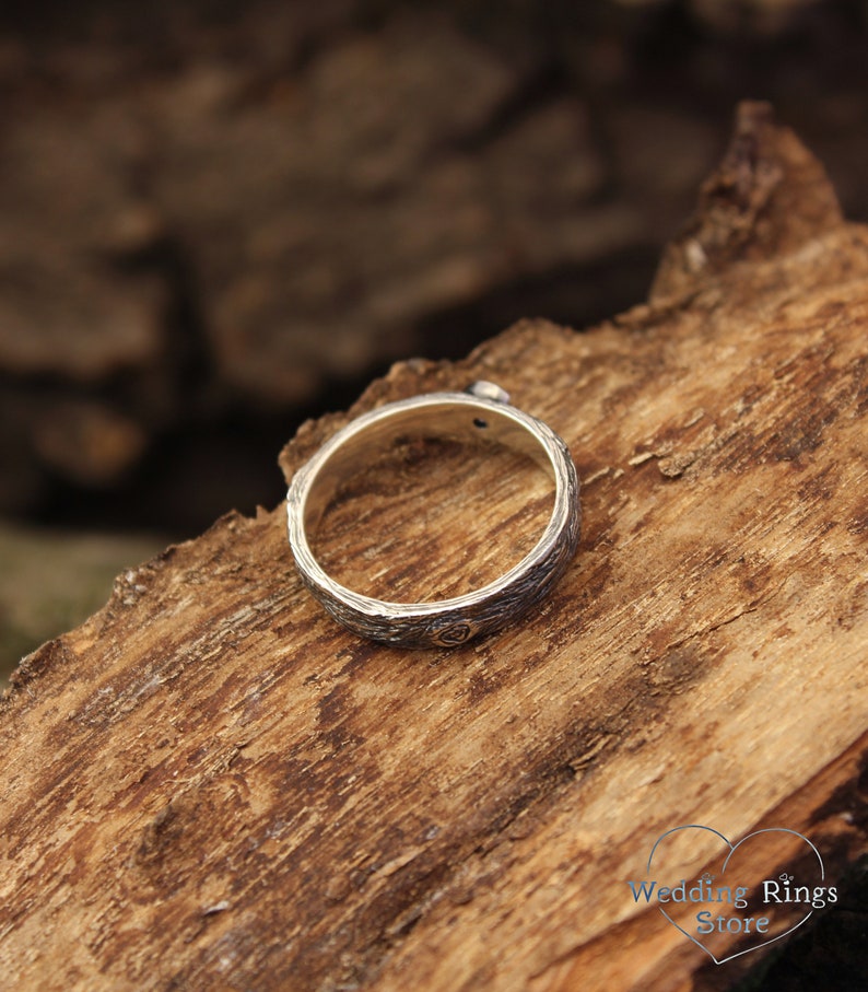 Unique Tree bark Silver Ring with exquisite Blue Sapphire