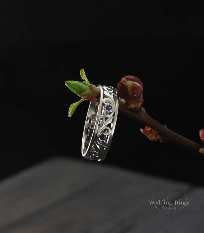 Vintage style Natural Sapphire Wedding Band with Leaves