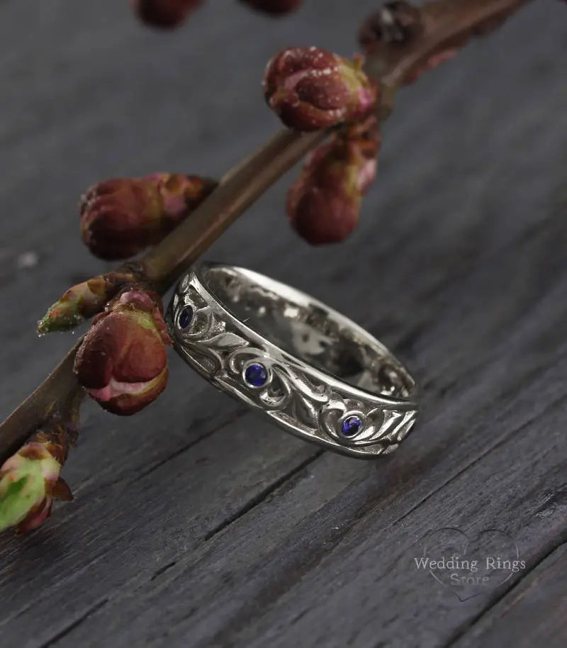 Vintage style Natural Sapphire Wedding Band with Leaves