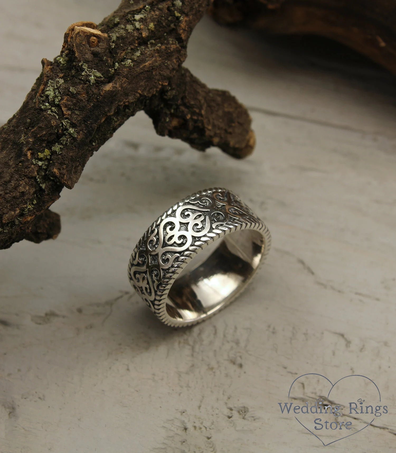 Vintage style and Unique Silver Ring with Medieval pattern