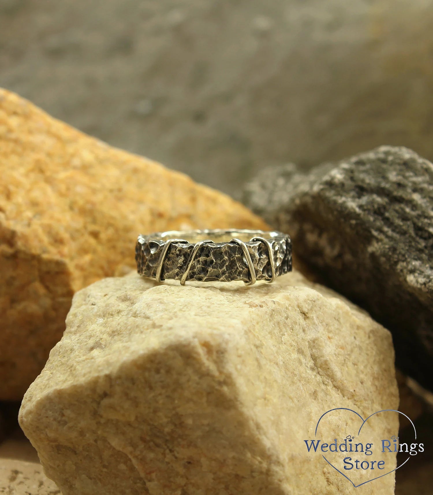 Men's Massvie Coiled Hammered Wedding Band in Silver