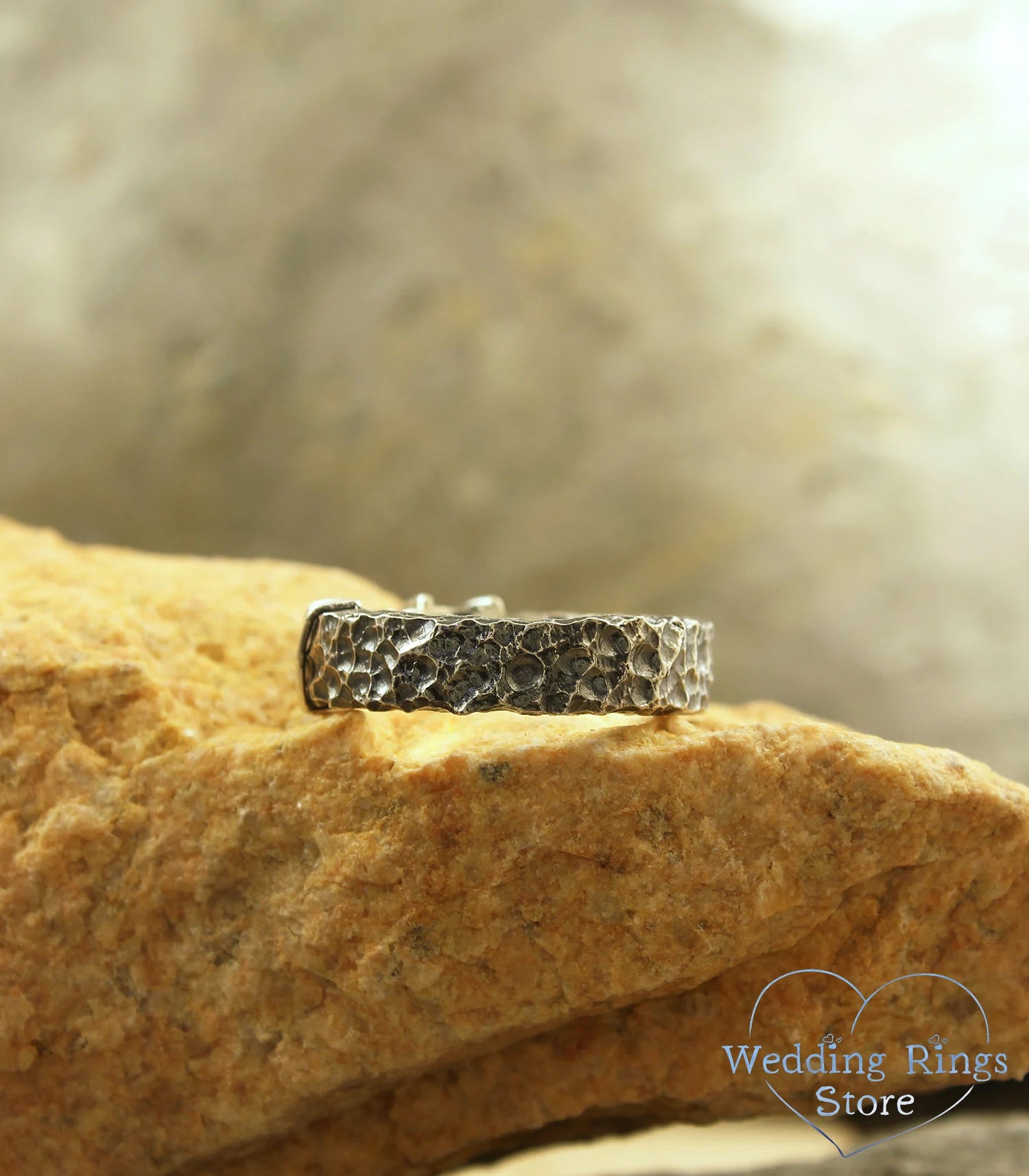 Men's Massvie Coiled Hammered Wedding Band in Silver