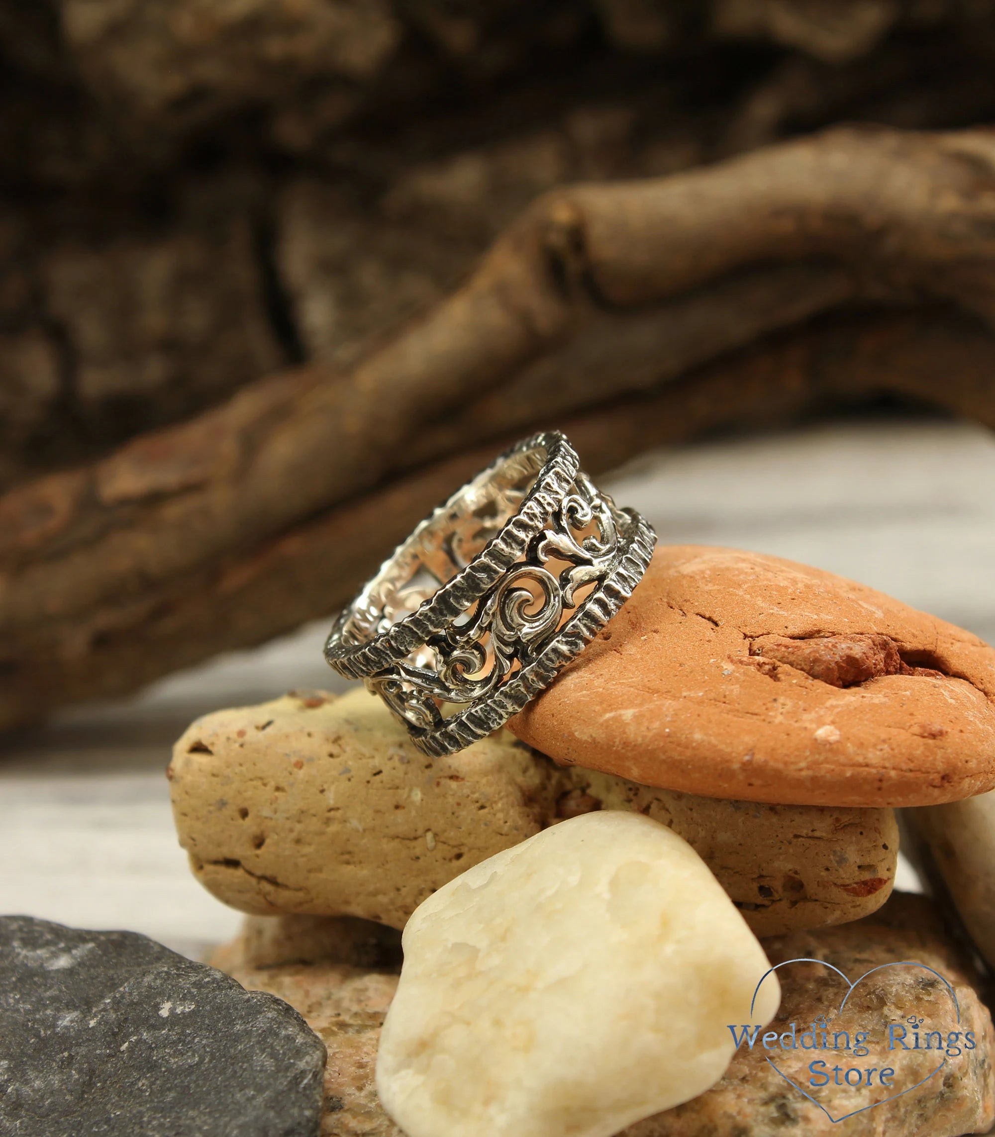 Vintage inspired Wide Silver Ring Vine and Hammered Edges