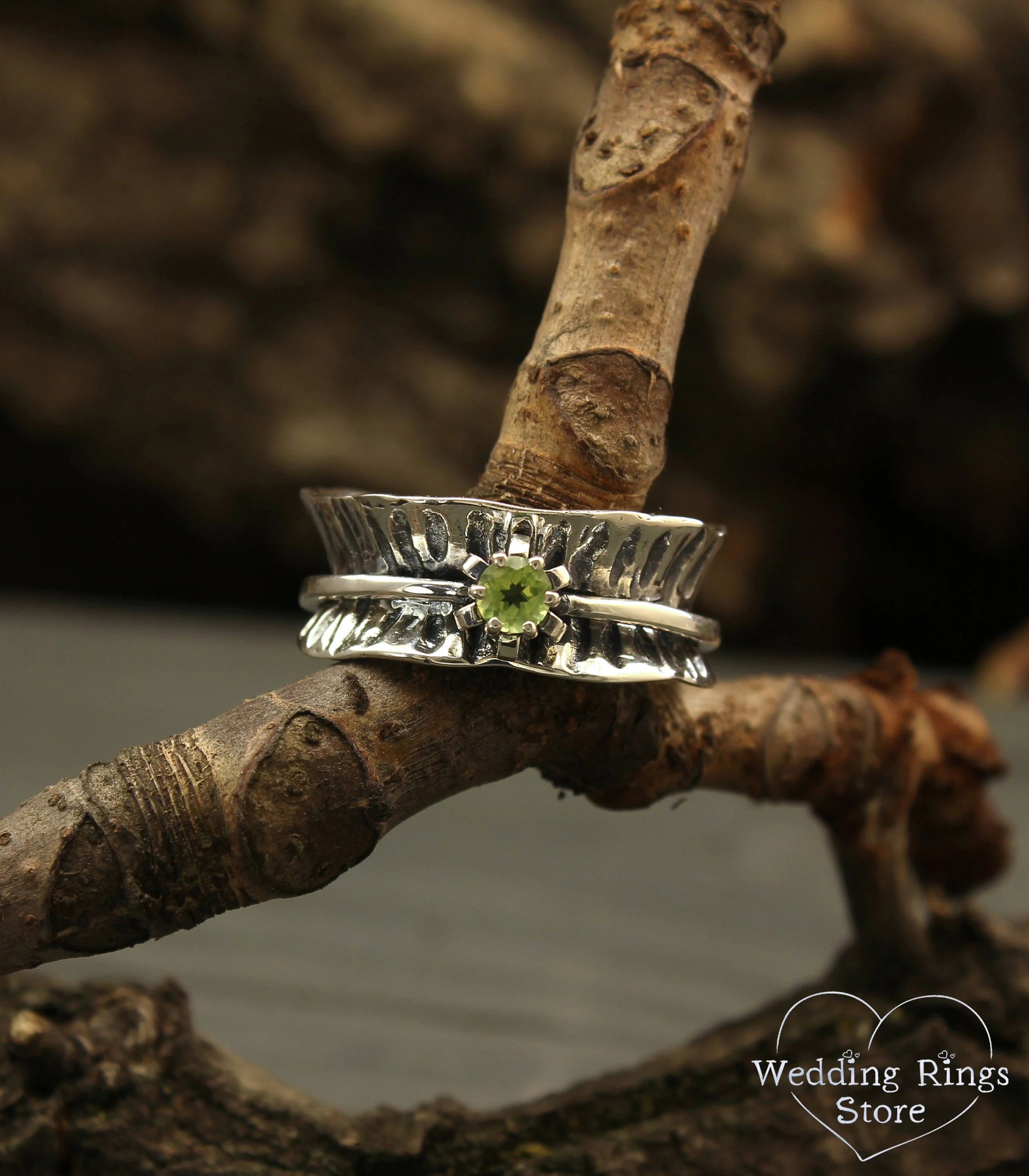 Exclusive Spinner Waved Band — Wide Ring with Peridot