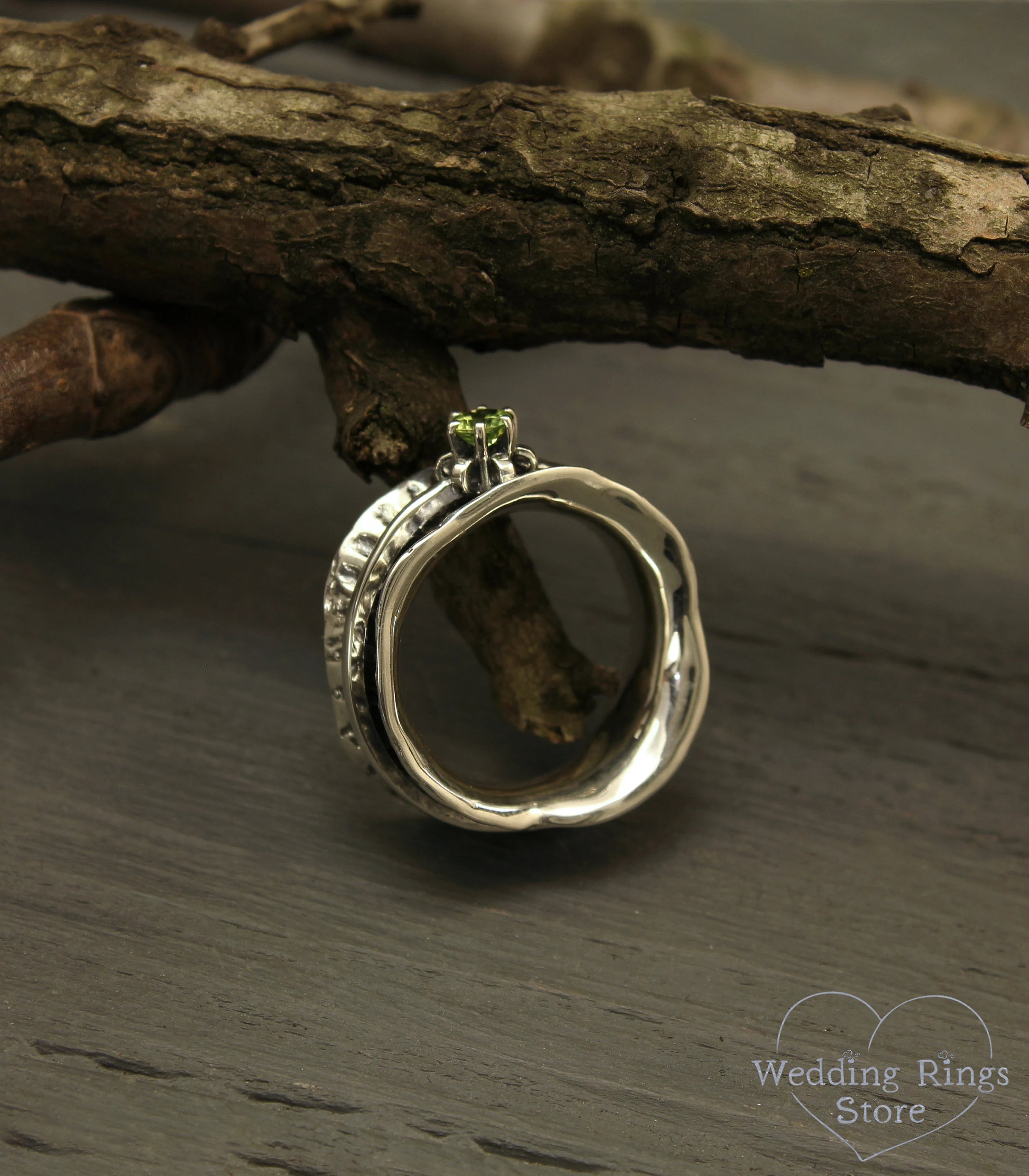 Exclusive Spinner Waved Band — Wide Ring with Peridot