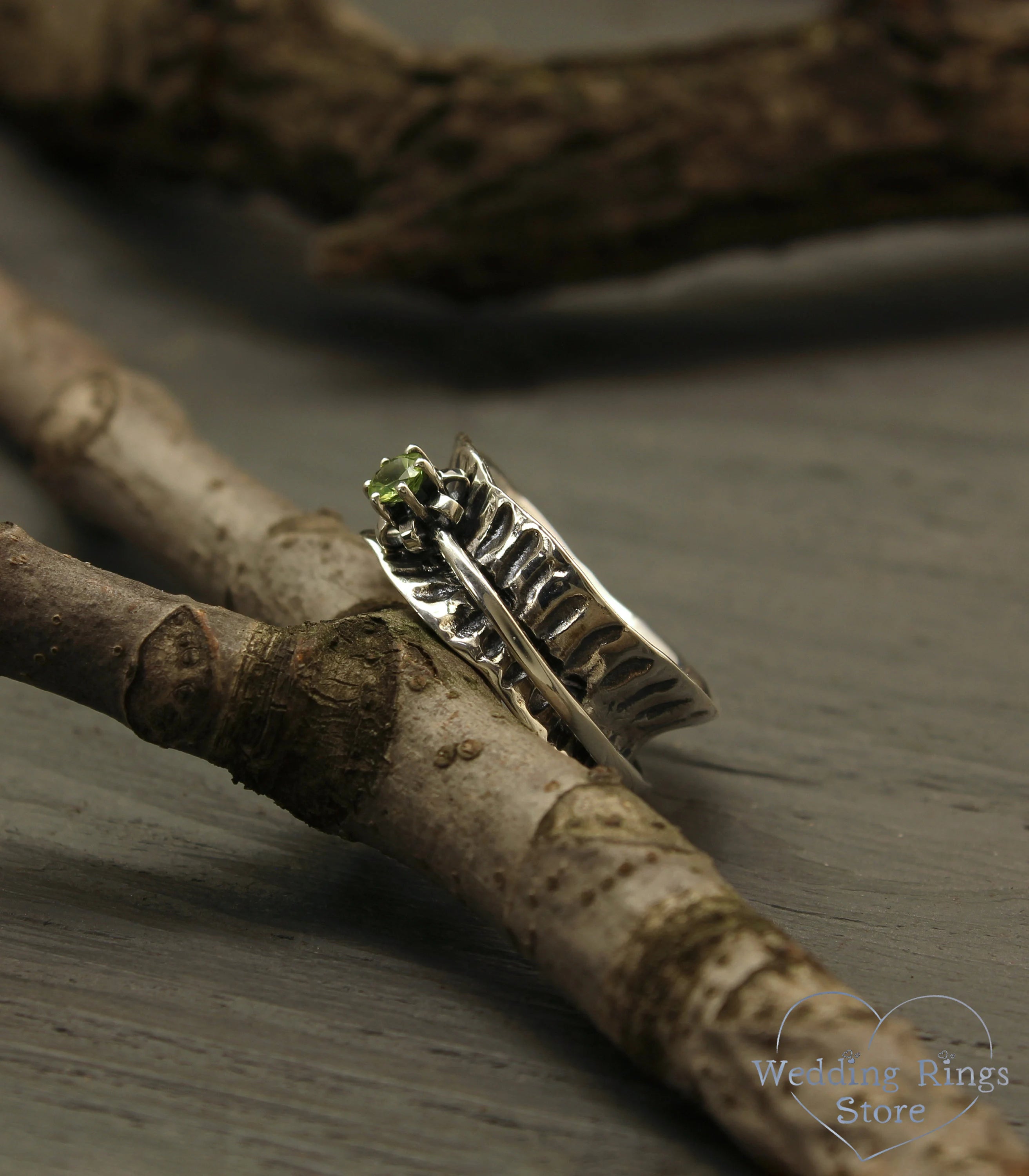 Exclusive Spinner Waved Band — Wide Ring with Peridot