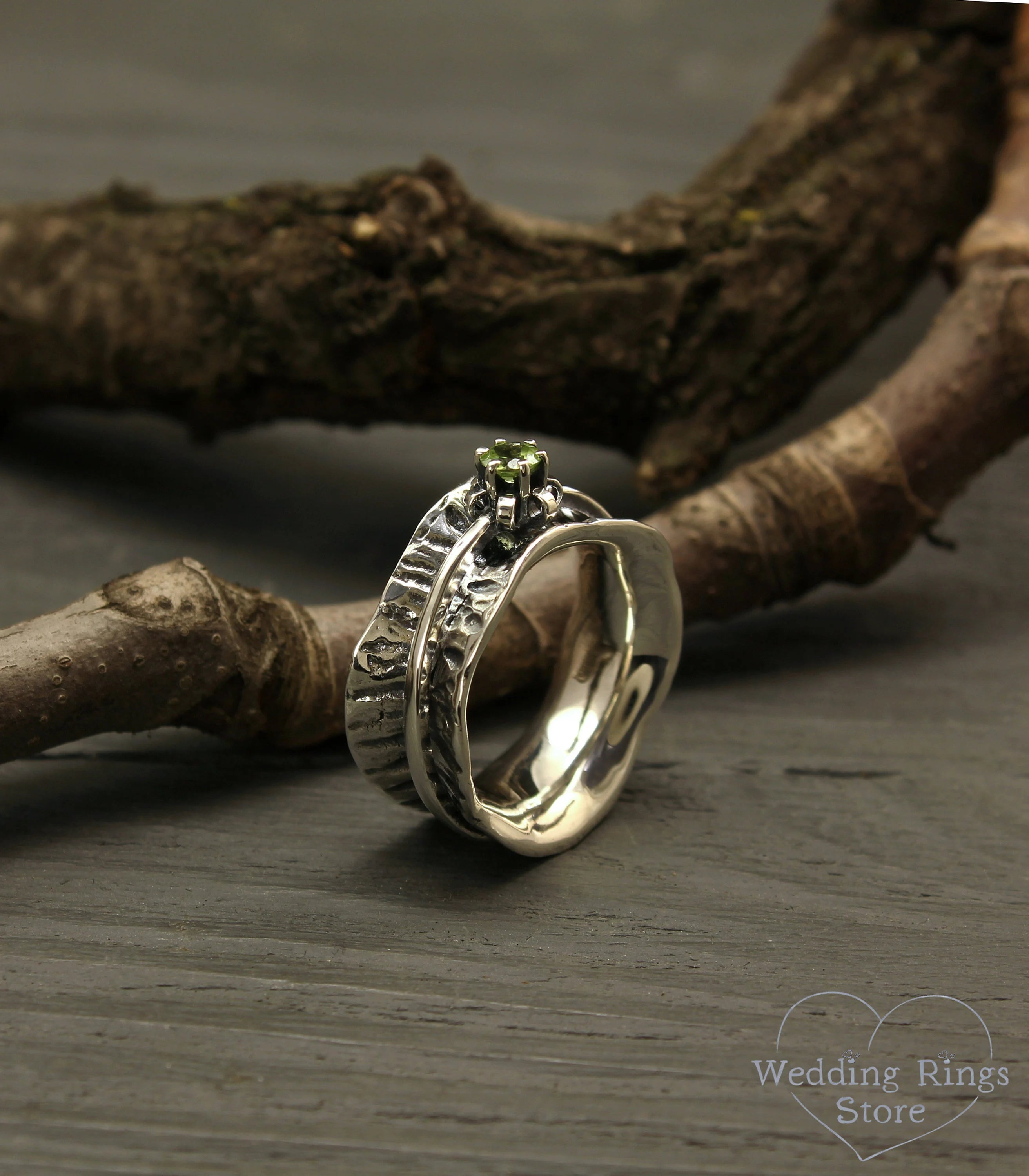 Exclusive Spinner Waved Band — Wide Ring with Peridot