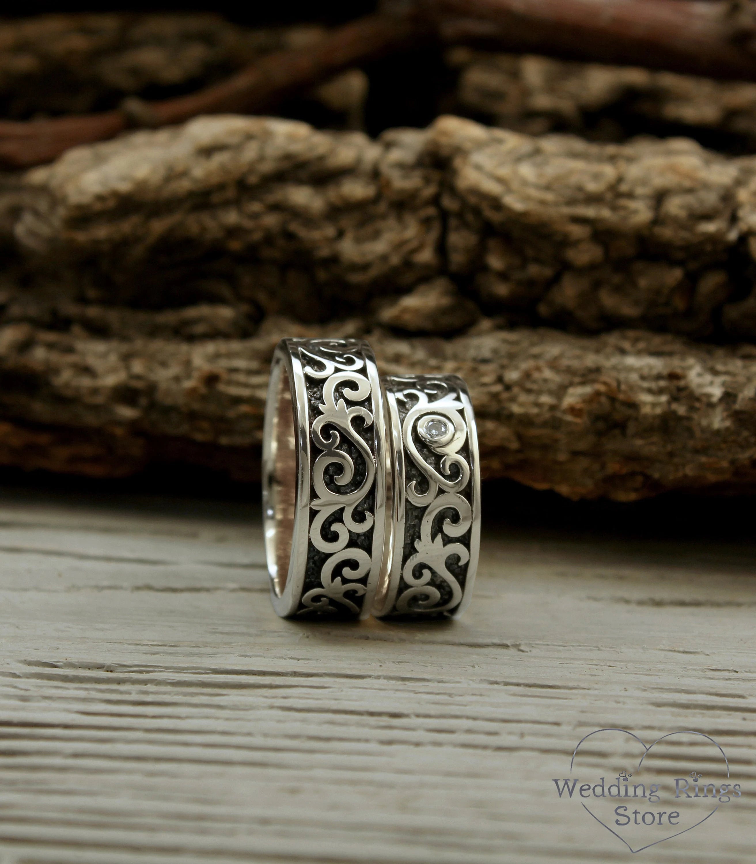 Unique Vine textured Wedding Rings Set with Diamond