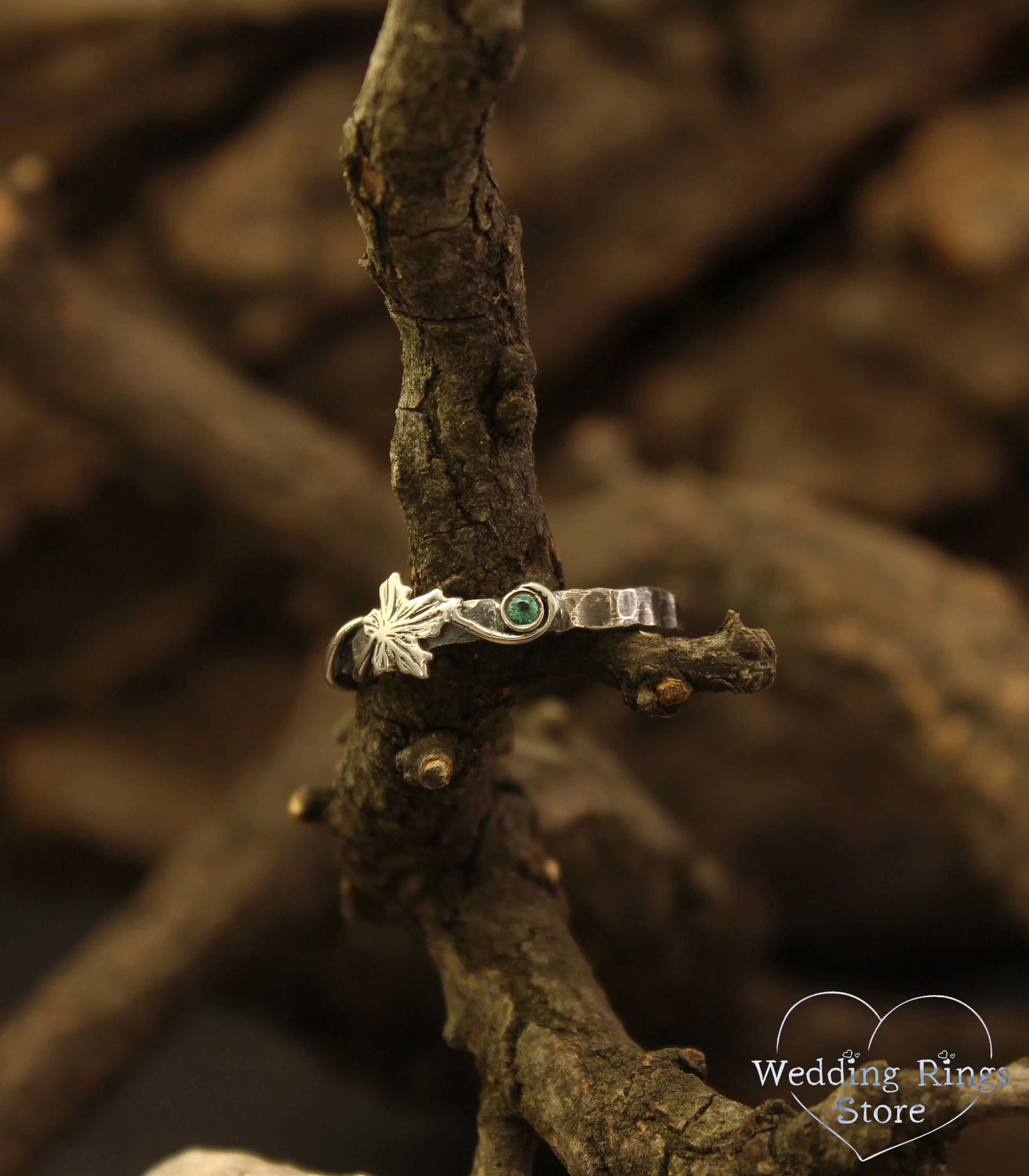 Emerald Hammered Ring with a Maple Leaf — Women's rocky Wedding Band