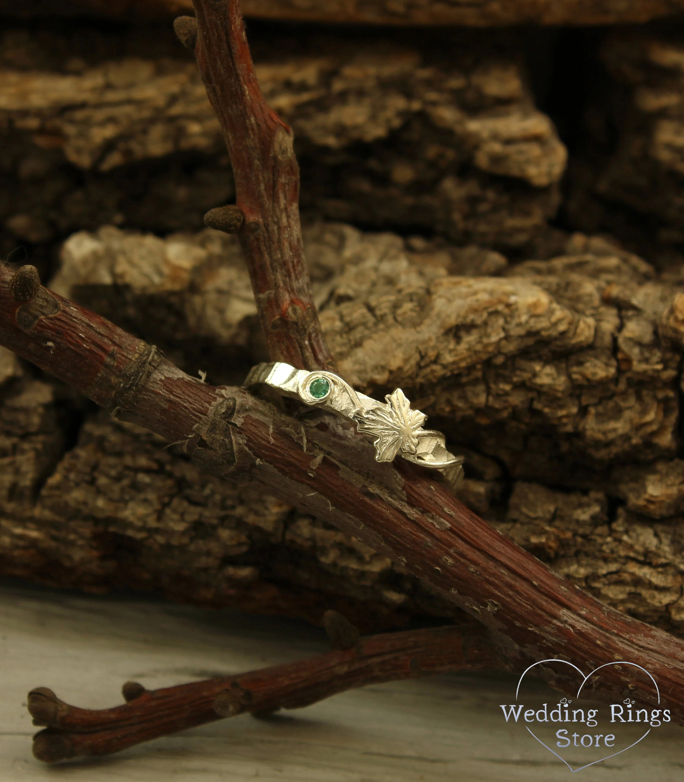 Emerald Hammered Ring with a Maple Leaf — Women's rocky Wedding Band