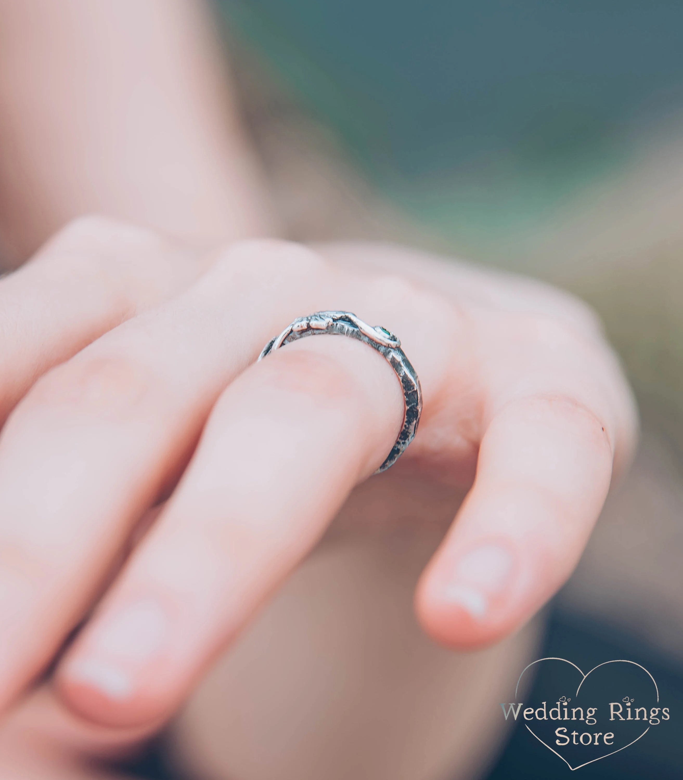 Emerald Hammered Ring with a Maple Leaf — Women's rocky Wedding Band