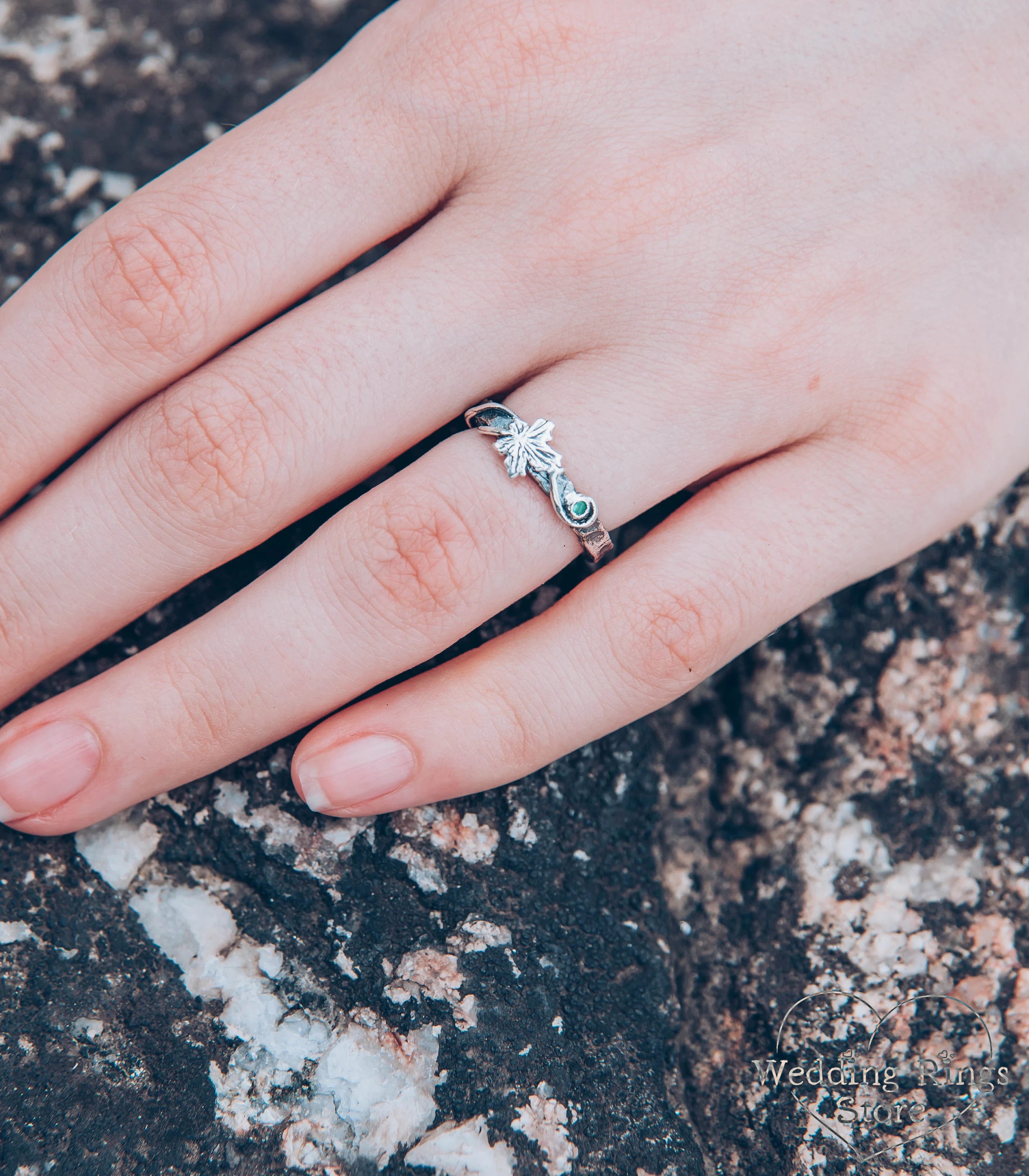 Emerald Hammered Ring with a Maple Leaf — Women's rocky Wedding Band