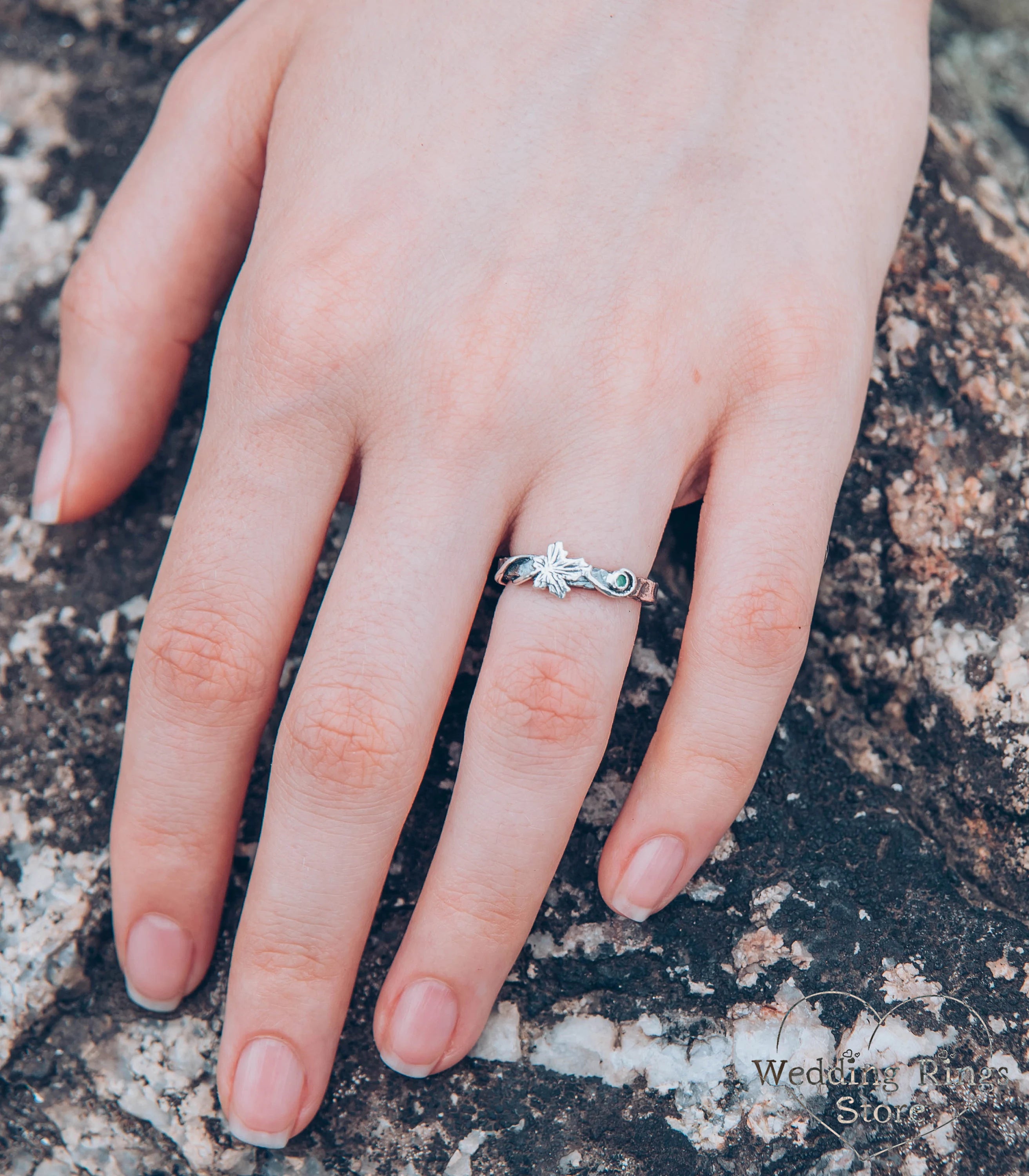 Emerald Hammered Ring with a Maple Leaf — Women's rocky Wedding Band