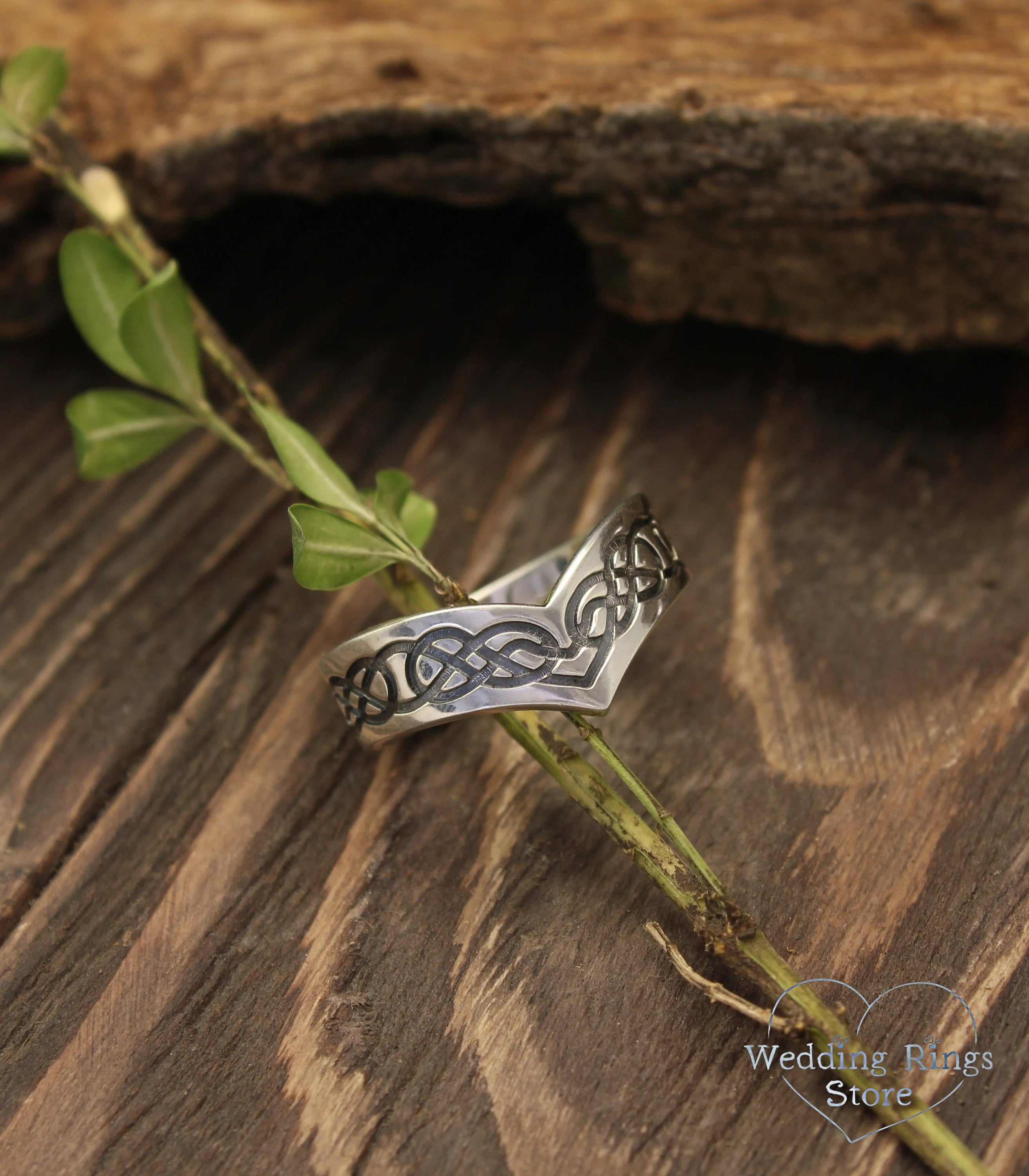 Chevron Irish knot Wedding Ring in durable Sterling Silver