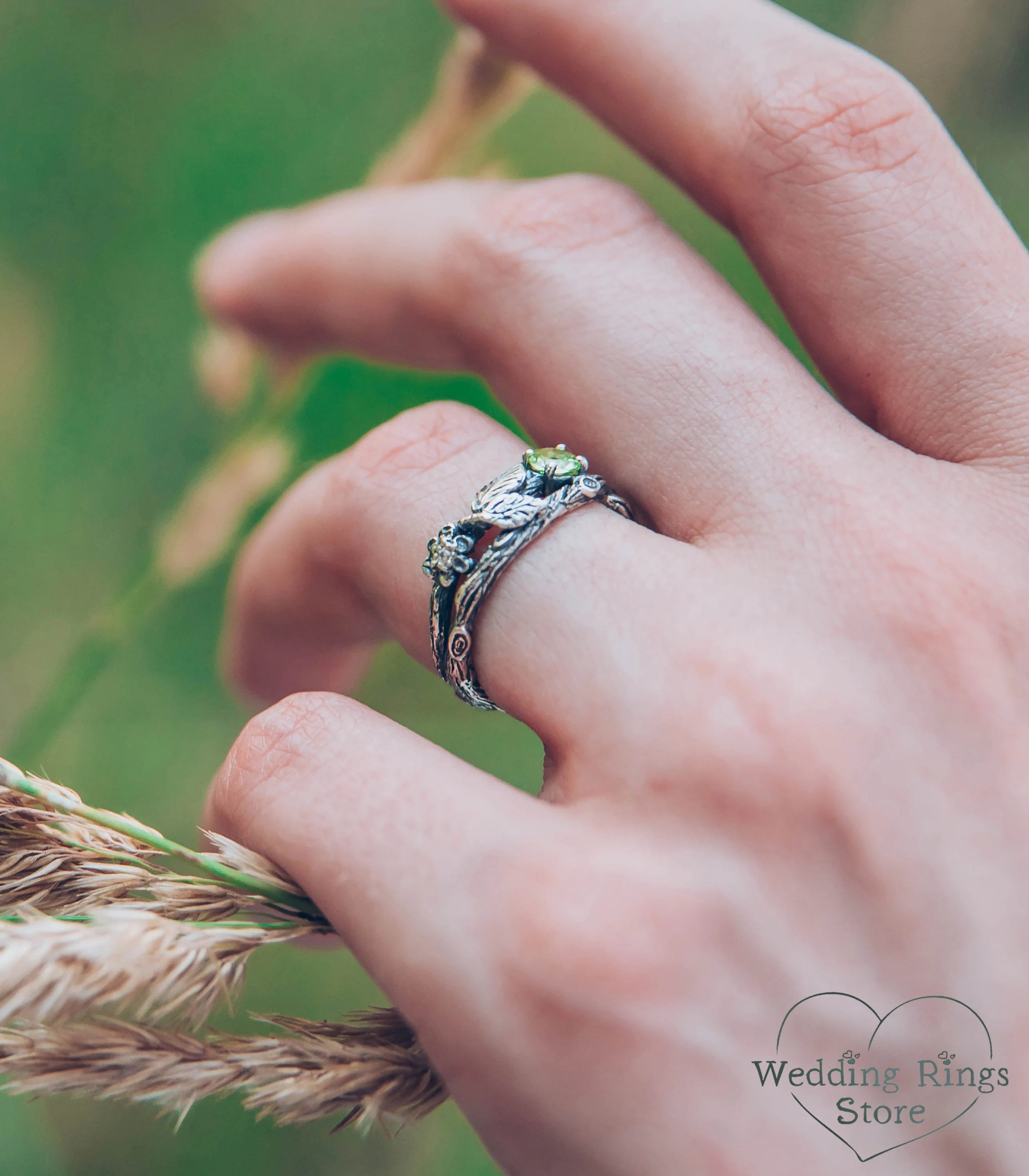 Dainty Branch and Leaves Peridot Ring – Flower on the Twig