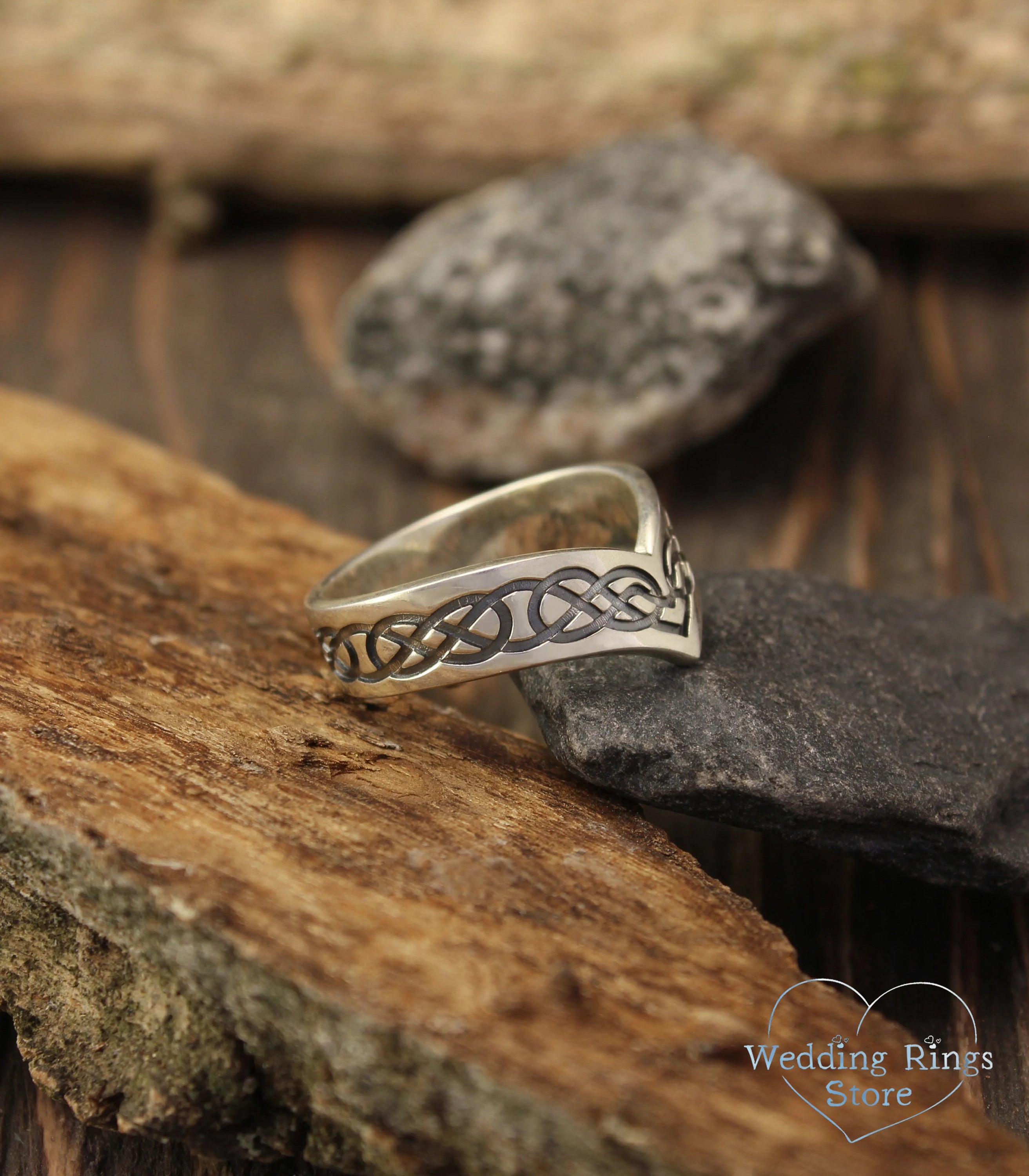 Chevron Irish knot Wedding Ring in durable Sterling Silver