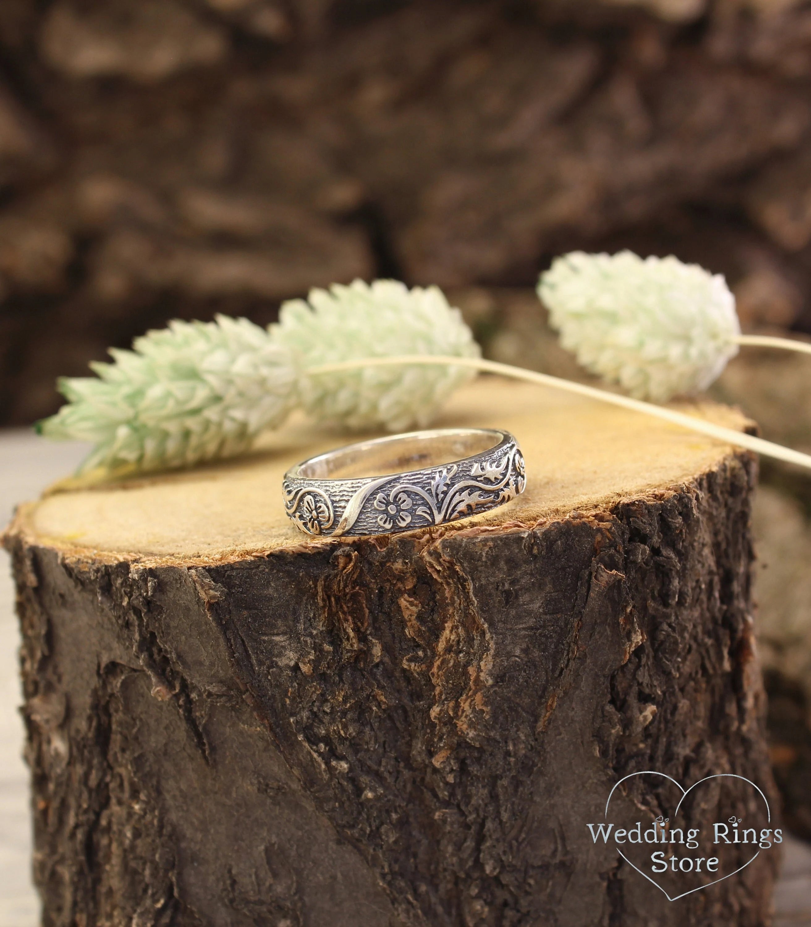 Floral Silver Ring with engraved Flowers and Leaves