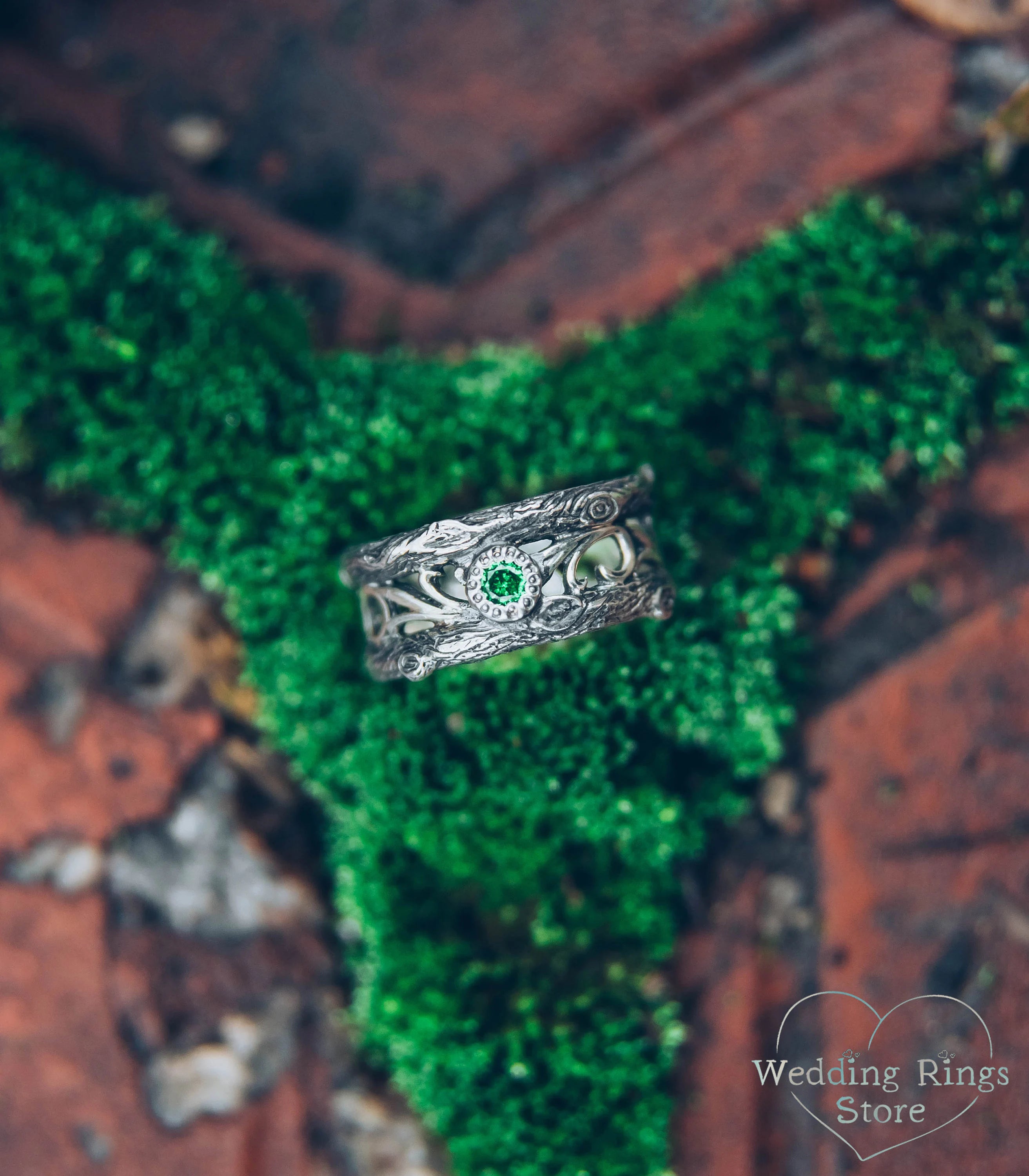 Emerald Wedding Ring in rustic manner and Vintage style Scrollwork