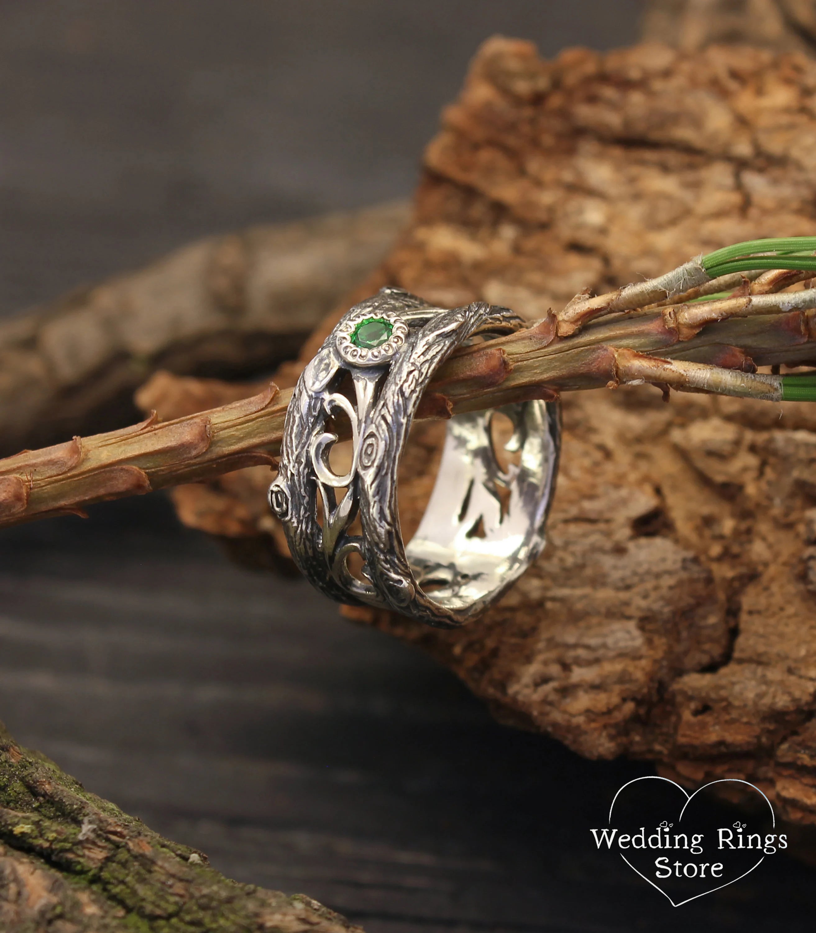 Emerald Wedding Ring in rustic manner and Vintage style Scrollwork