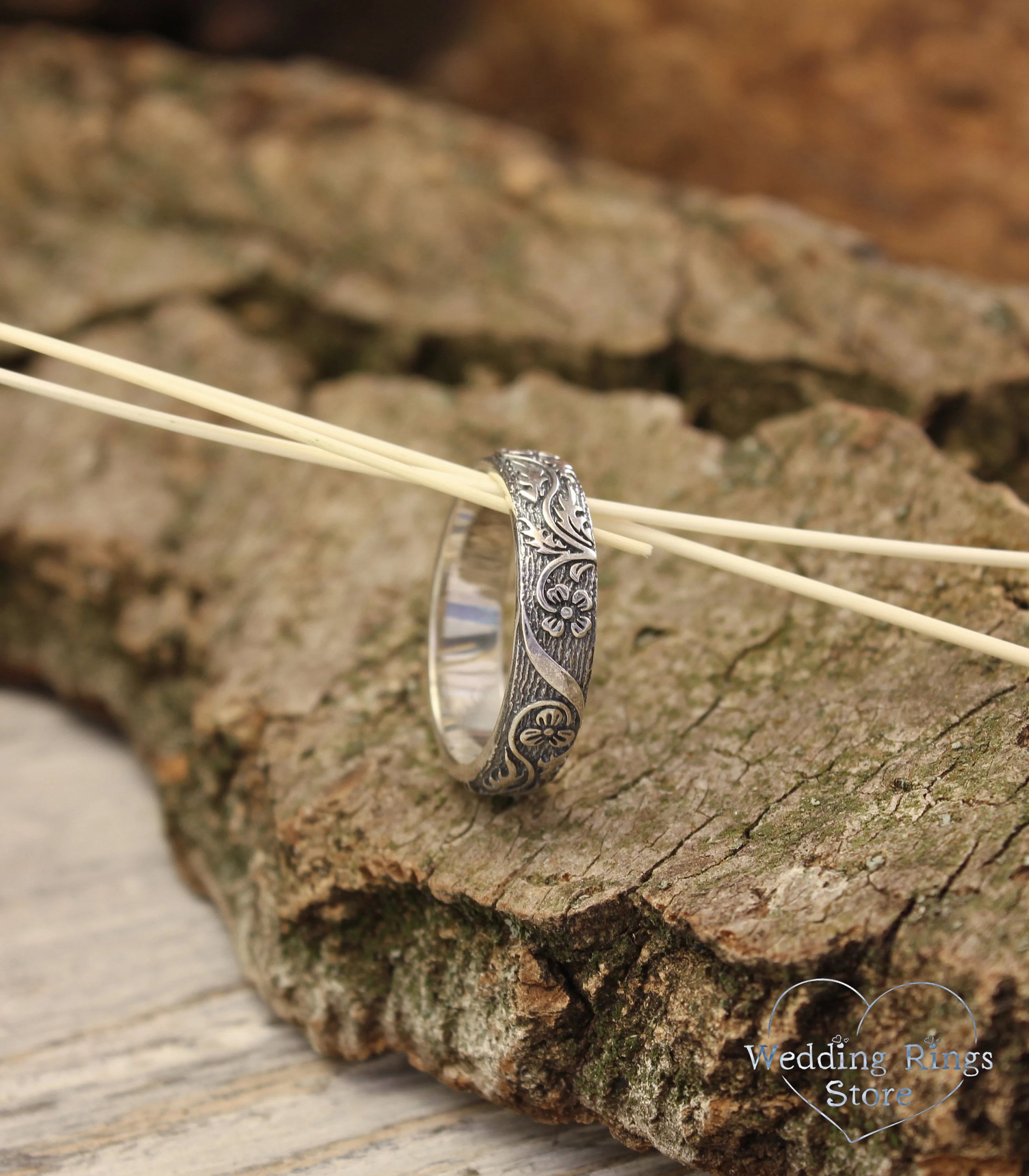 Floral Silver Ring with engraved Flowers and Leaves