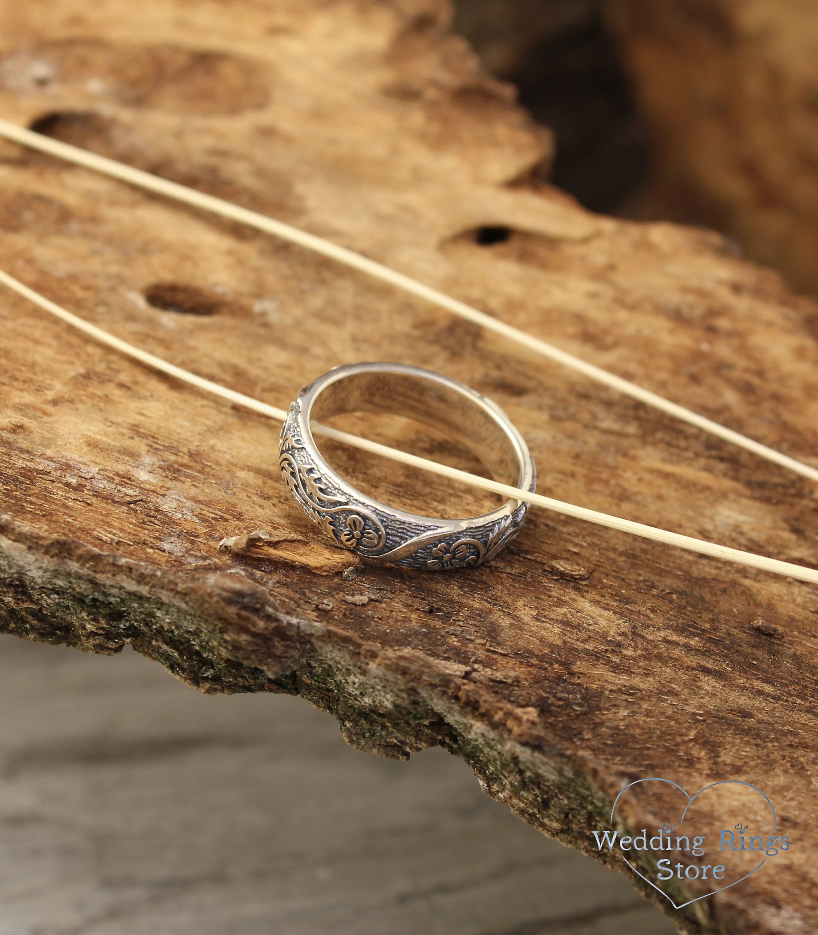 Floral Silver Ring with engraved Flowers and Leaves