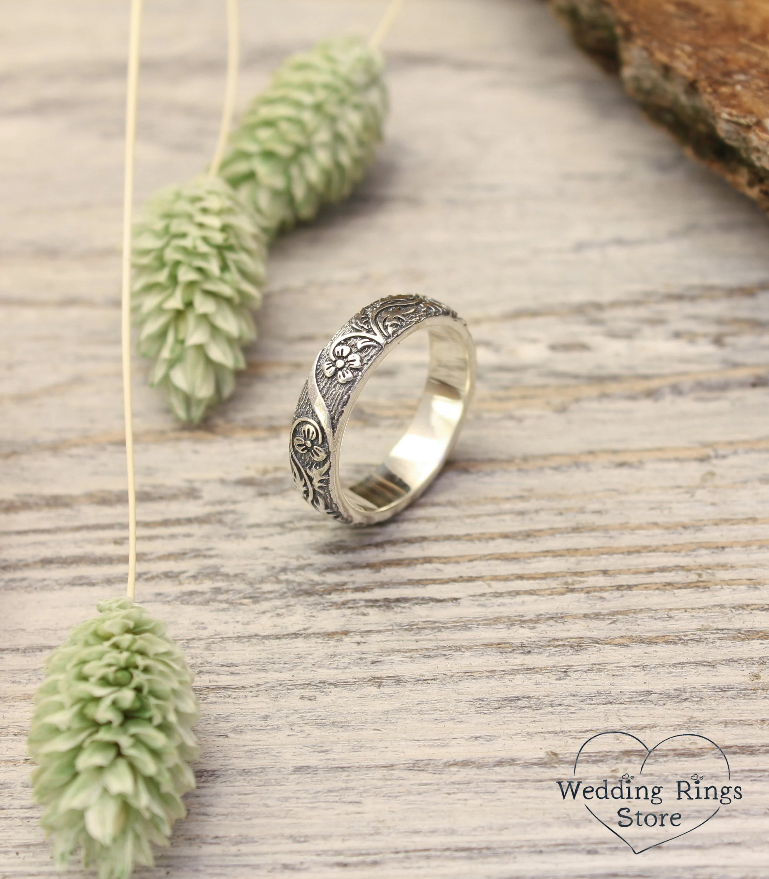 Floral Silver Ring with engraved Flowers and Leaves