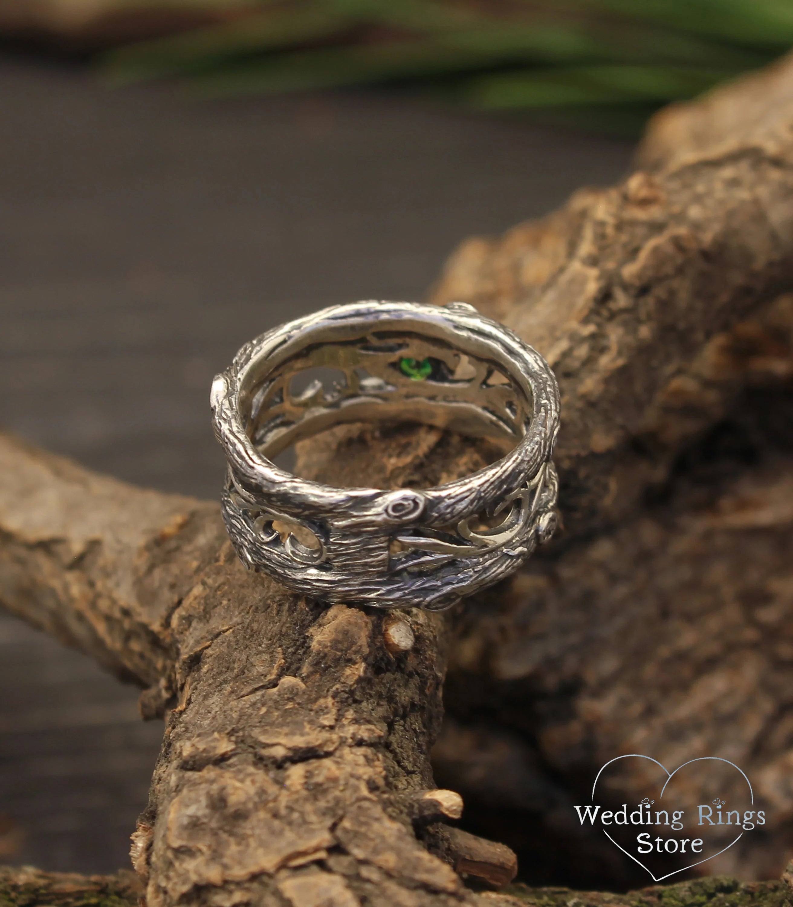 Emerald Wedding Ring in rustic manner and Vintage style Scrollwork